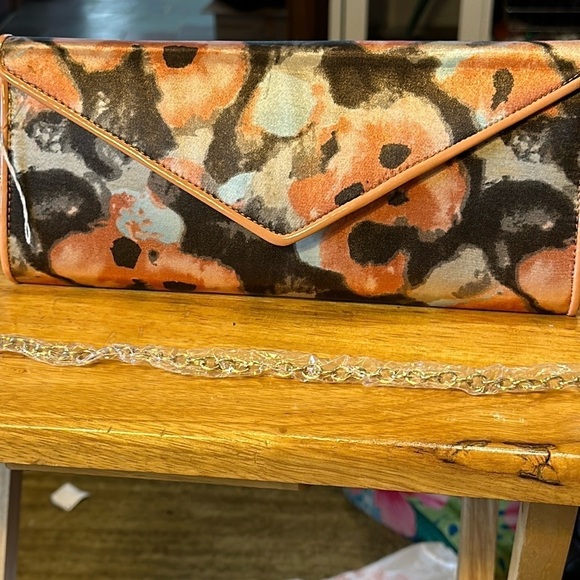 New with tags Aldo clutch or Crossbody bag. This the bag has as silver chain. - Picture 1 of 6